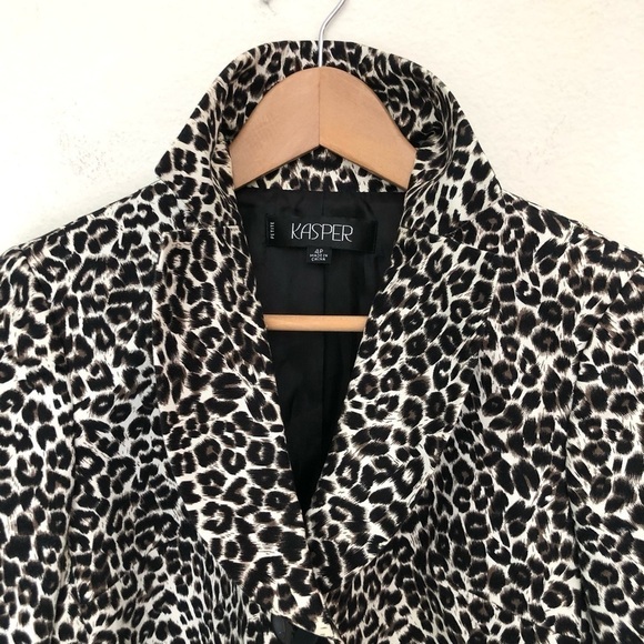 Kasper Leopard Print Cropped Jacket - Picture 3 of 12